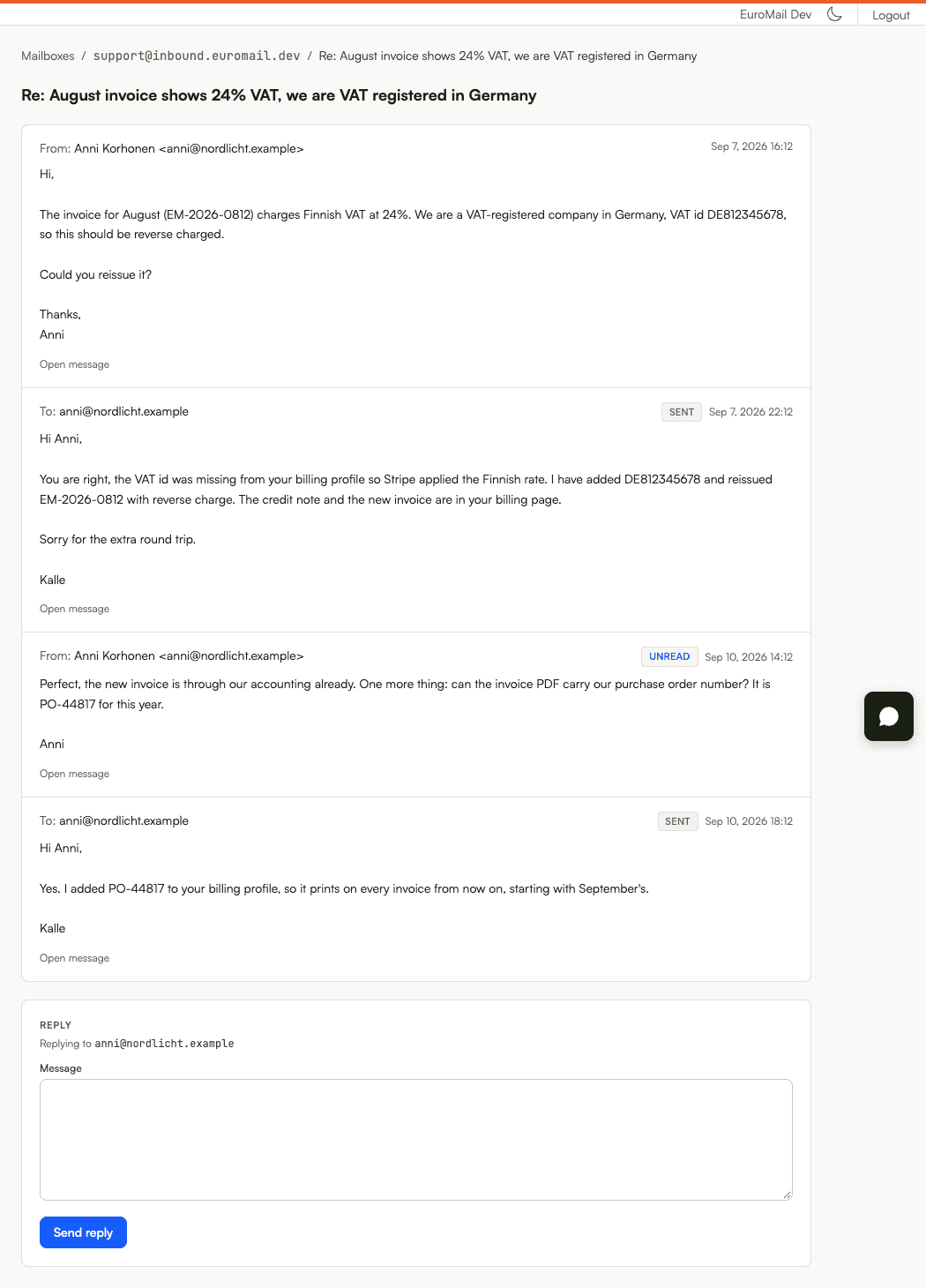 Thread page showing four messages in order, two received from a customer and two sent from the mailbox, with a reply form at the bottom